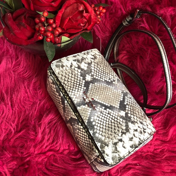 kate spade Handbags - NEW KATE SPADE CROSSBODY